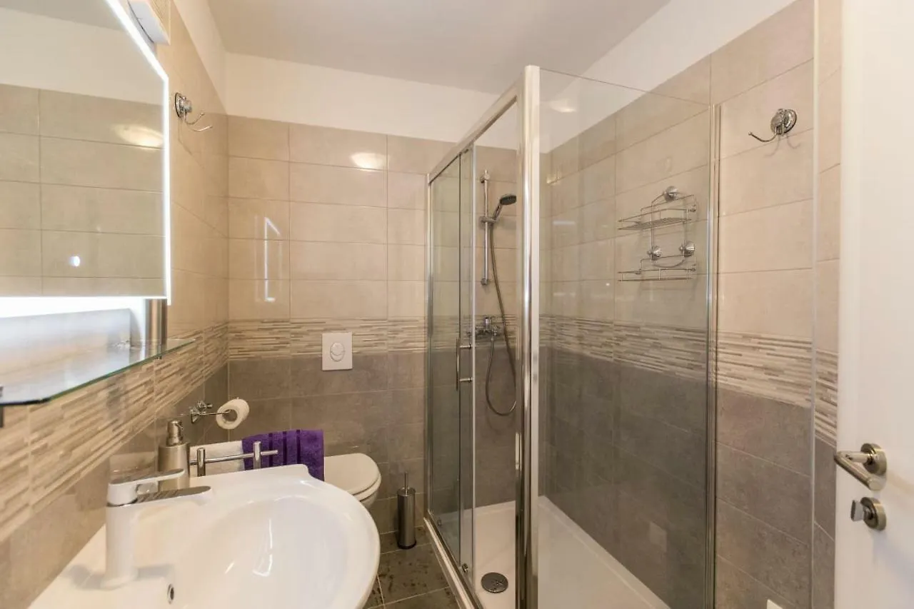 Apartment Amelia Pula 0*,  Croatia